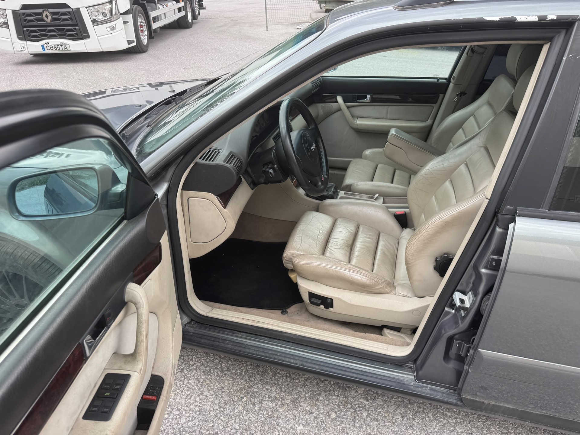 AUDI S6 Avant quattro 4.2-image-8