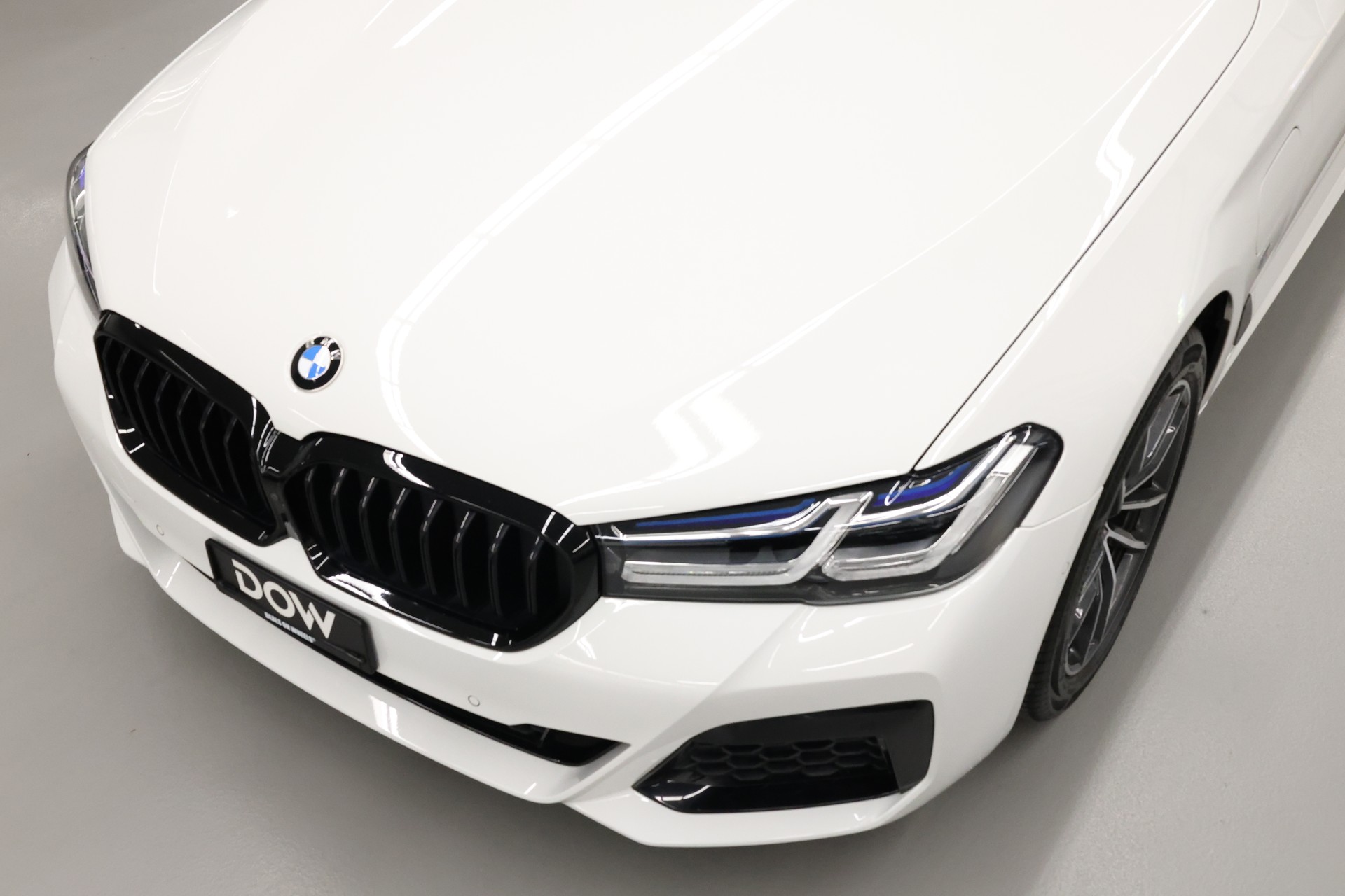 BMW 530e xDrive SAG Touring-image-4