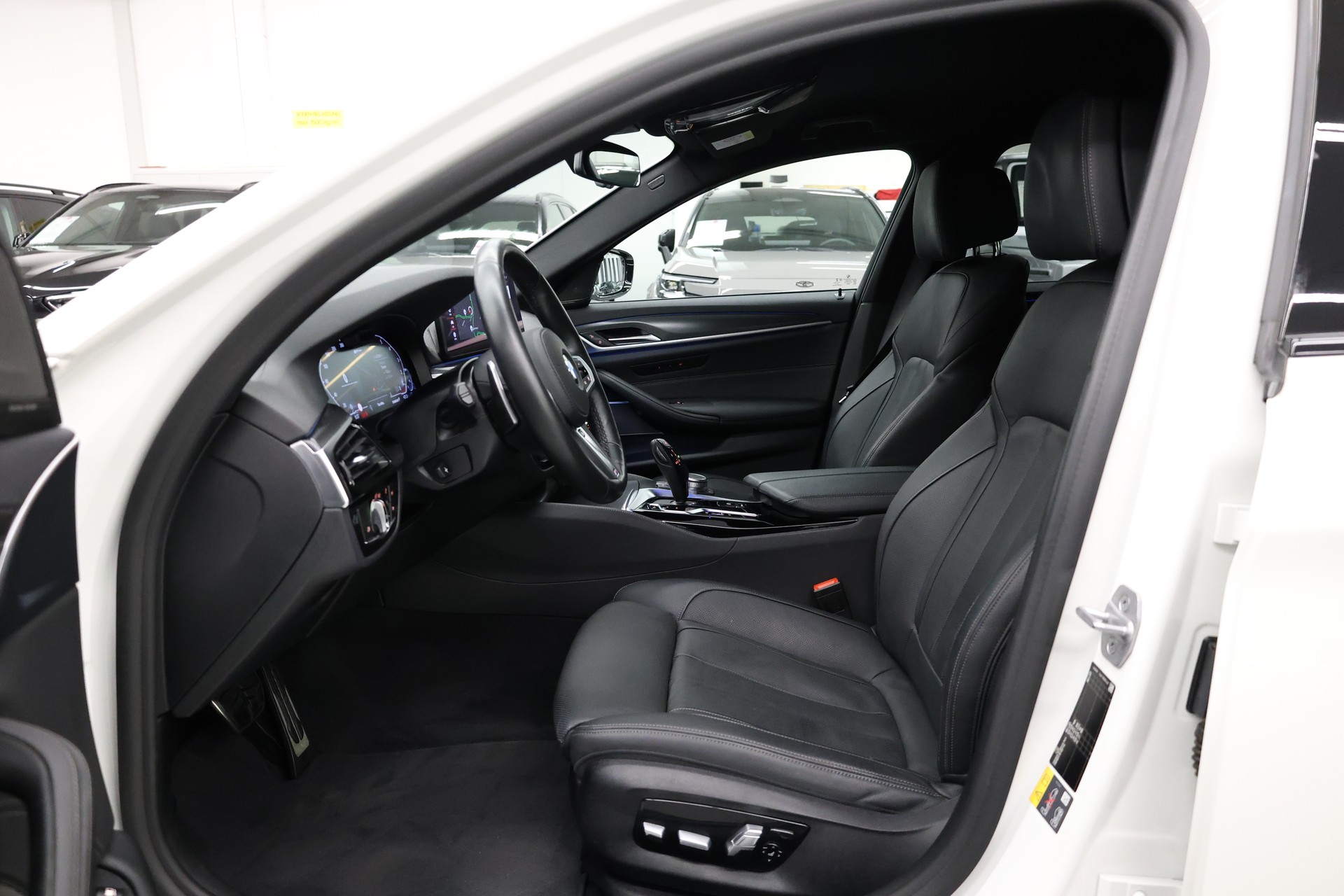 BMW 530e xDrive SAG Touring-image-14