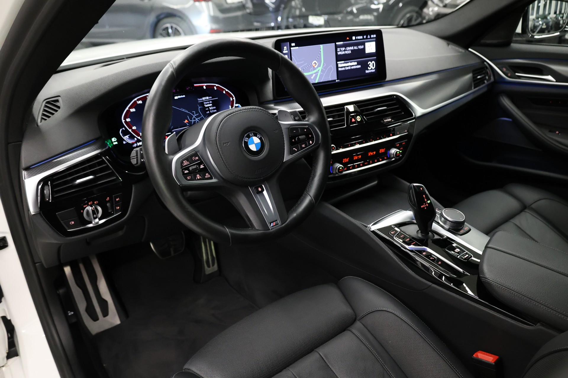 BMW 530e xDrive SAG Touring-image-16