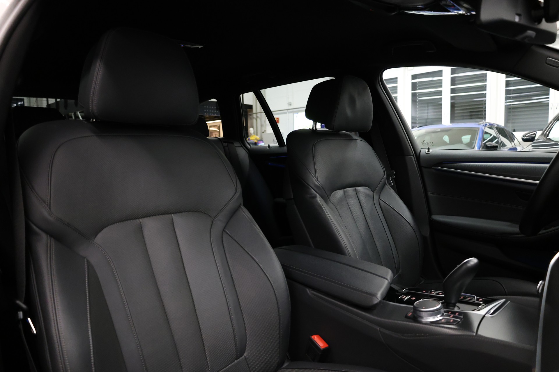 BMW 530e xDrive SAG Touring-image-18
