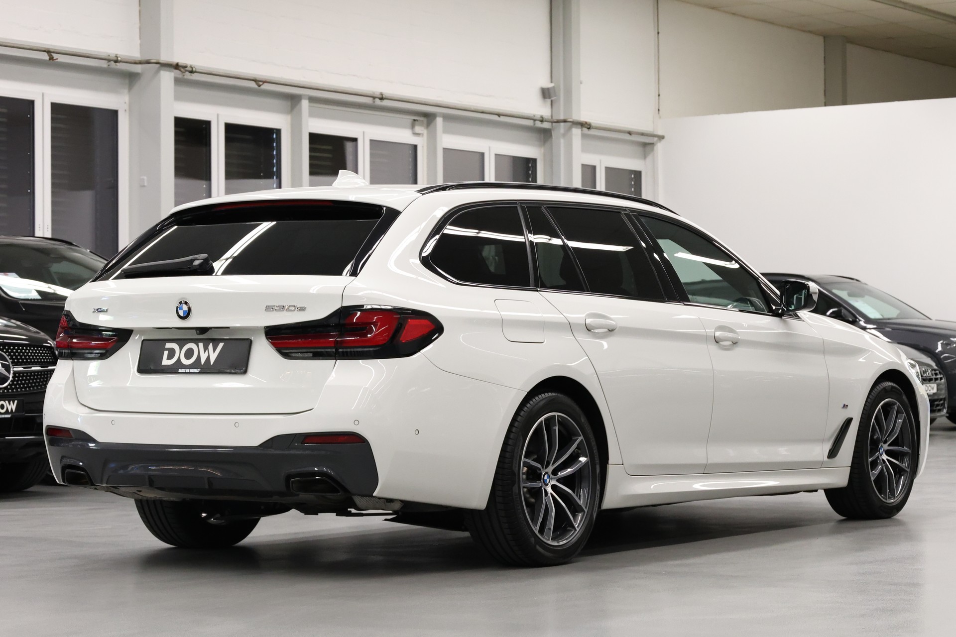 BMW 530e xDrive SAG Touring-image-5