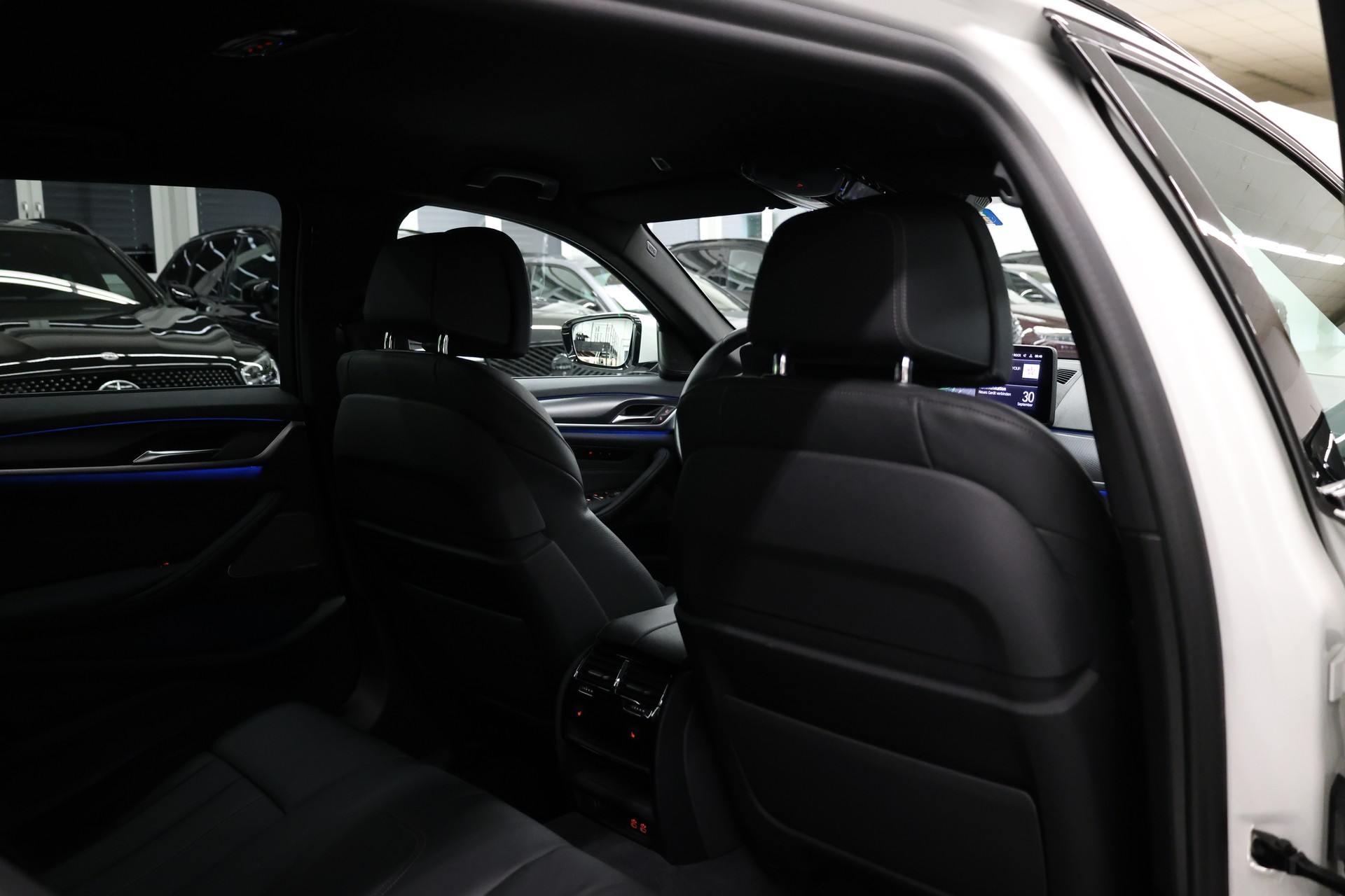 BMW 530e xDrive SAG Touring-image-23