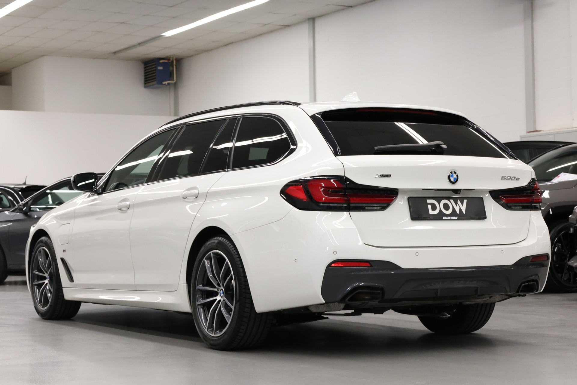 BMW 530e xDrive SAG Touring-image-6