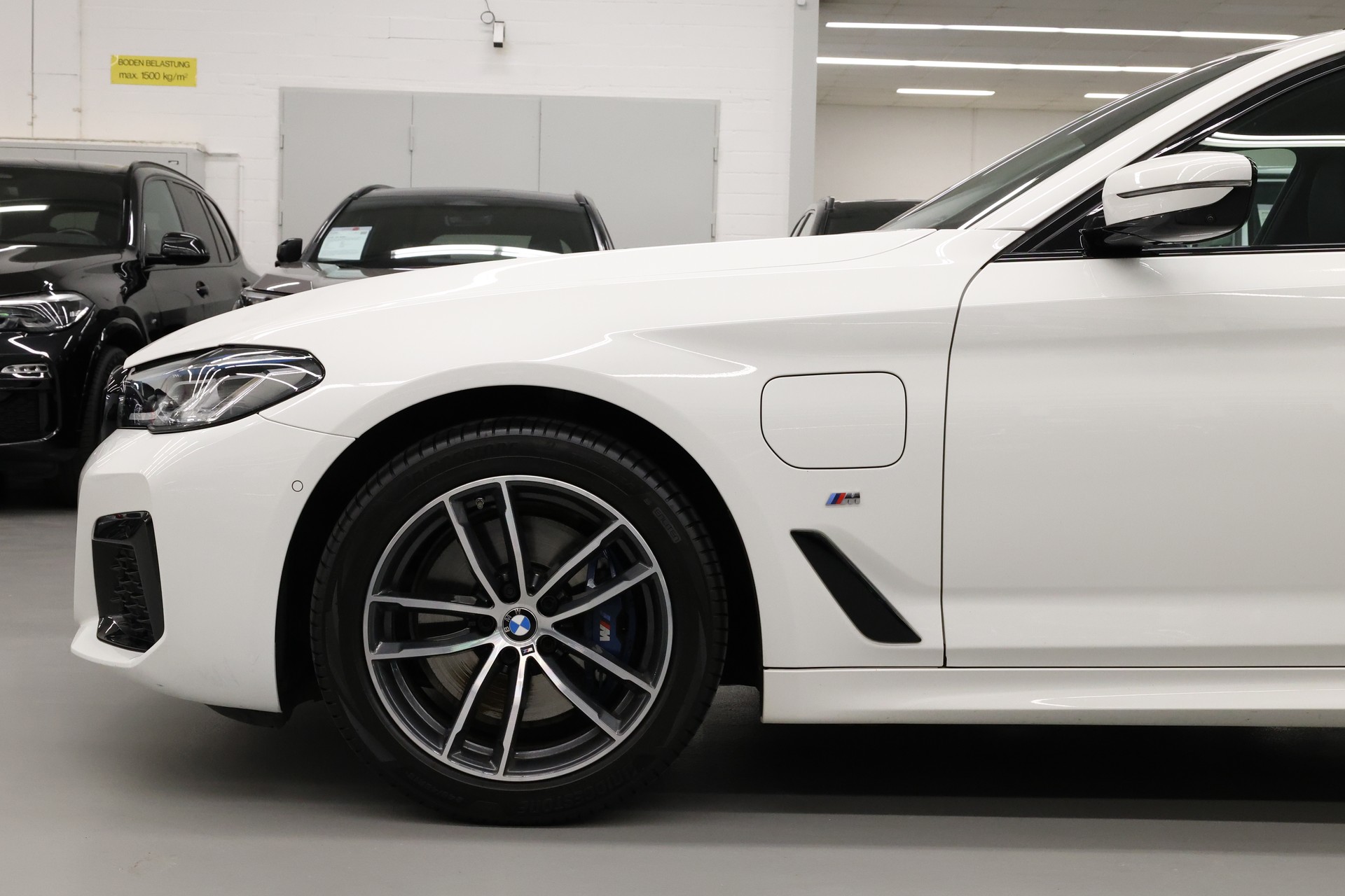 BMW 530e xDrive SAG Touring-image-11
