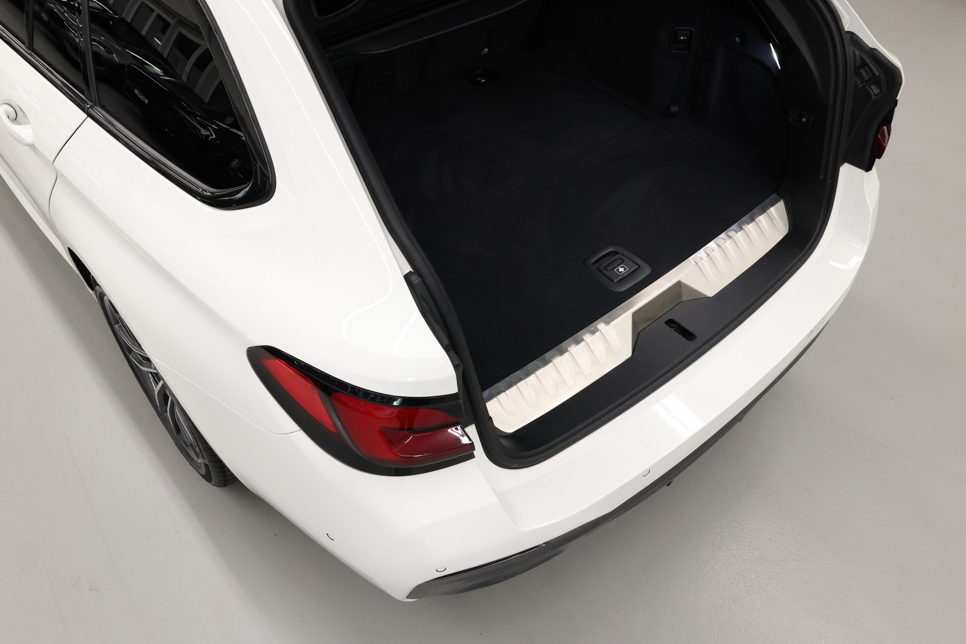 BMW 530e xDrive SAG Touring-image-9