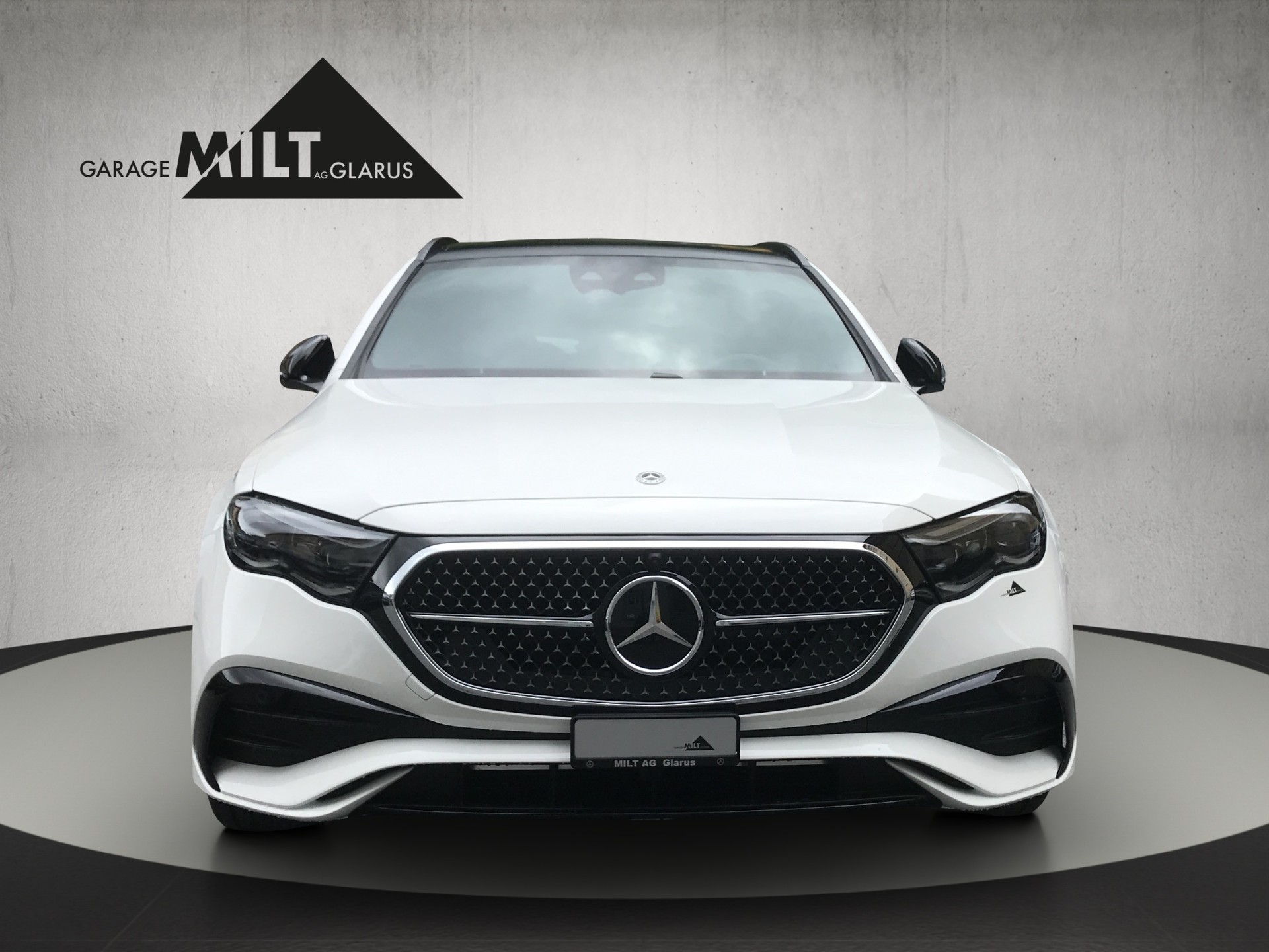 MERCEDES-BENZ E 220 d T 4Matic 9G-Tronic-showroom-element-1