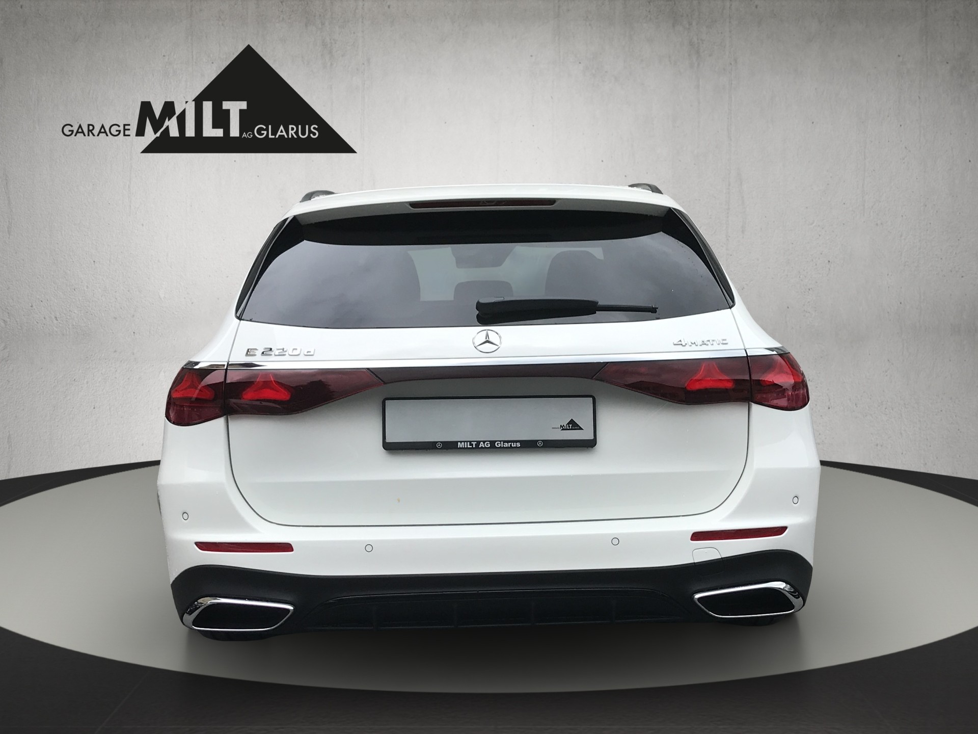 MERCEDES-BENZ E 220 d T 4Matic 9G-Tronic-showroom-element-3