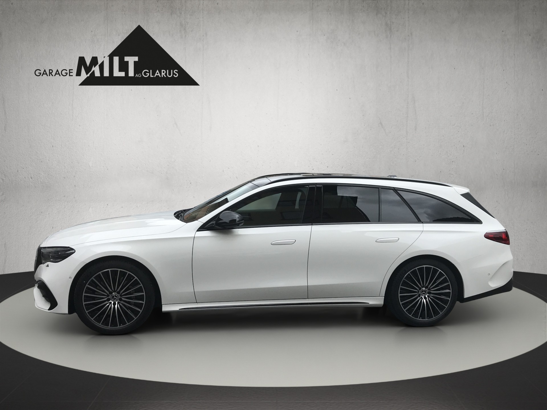 MERCEDES-BENZ E 220 d T 4Matic 9G-Tronic-showroom-element-2