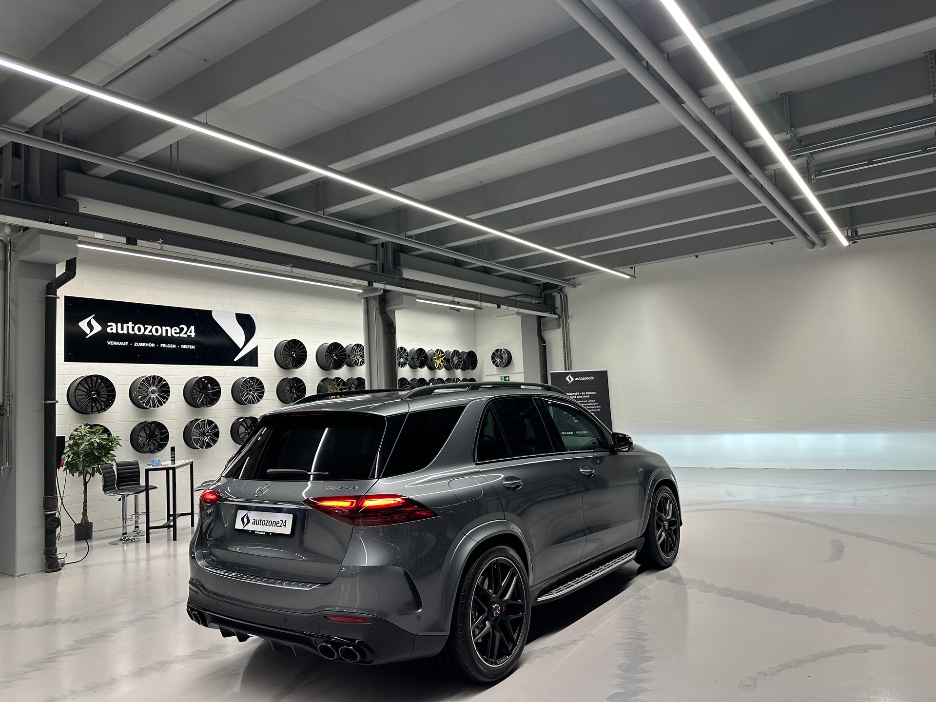 MERCEDES-BENZ GLE 53 AMG 4matic+ *CH-Auto*Gratis Service*MSI Plus Garantie bis 8.2027*Top Ausstattung*Carbon*-showroom-element-3
