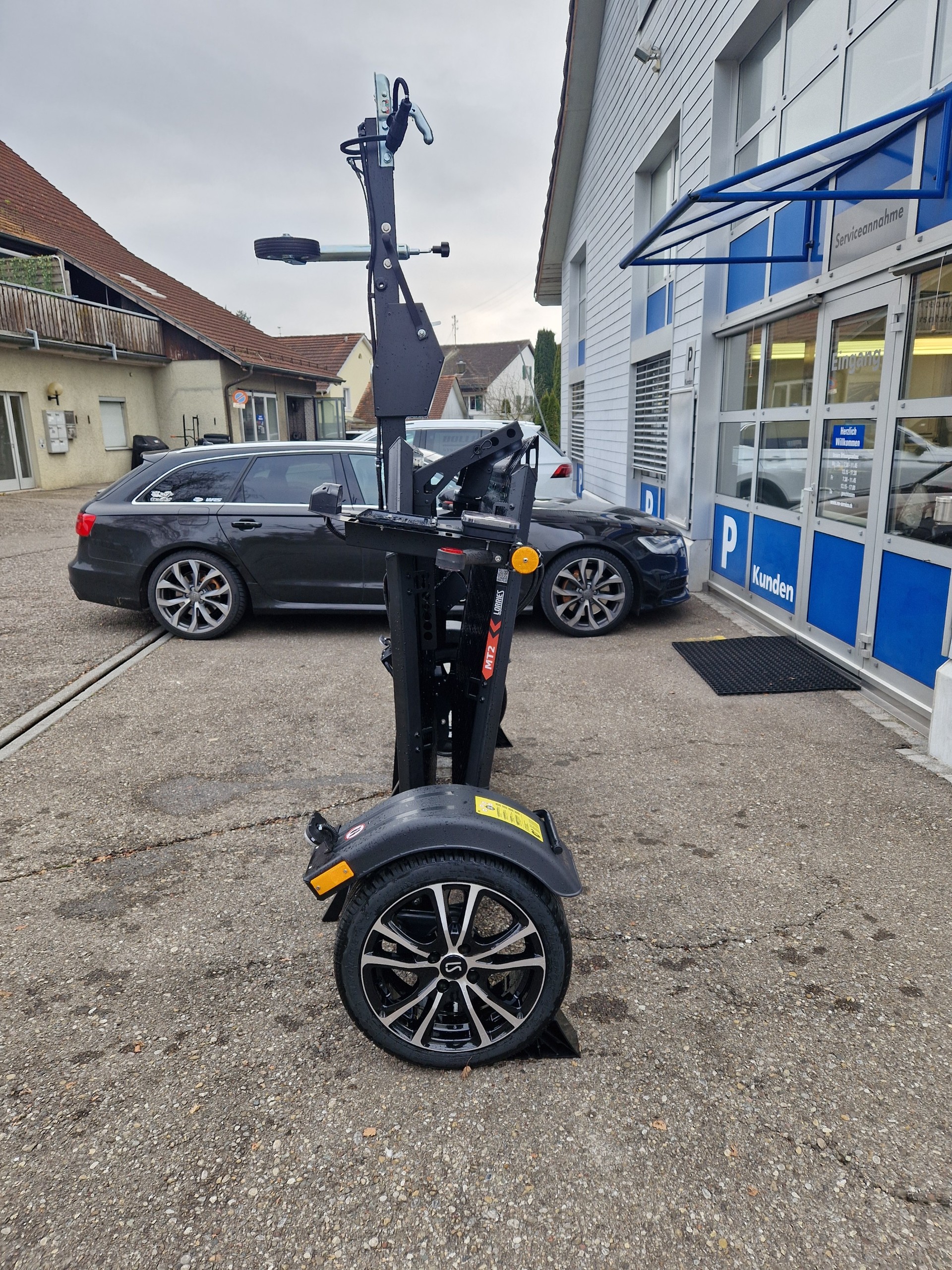 LORRIES MT2 750kg Black Edition Motorradanhänger absenkbar Modelljahr 2026-image-8