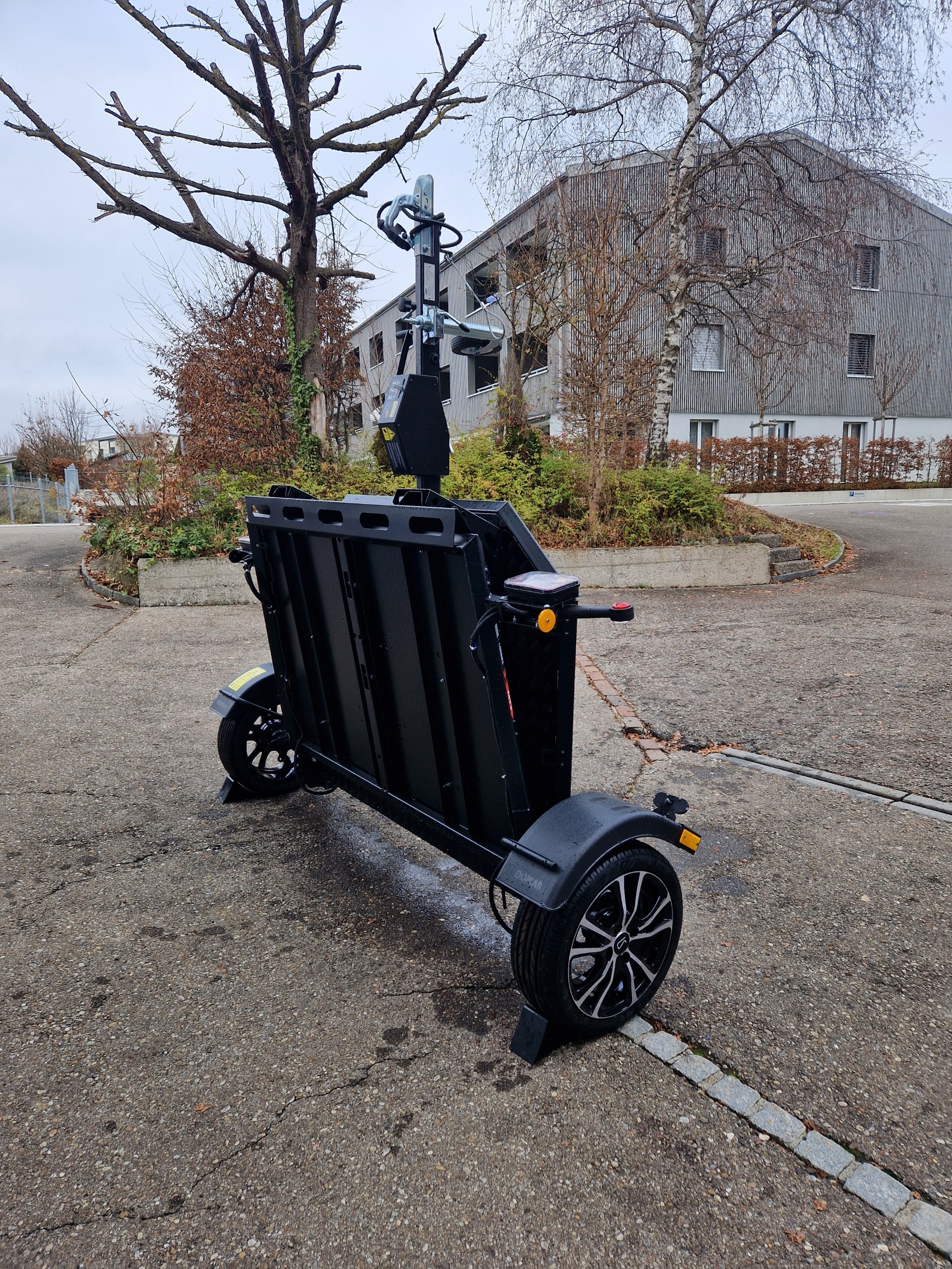 LORRIES MT2 750kg Black Edition Motorradanhänger absenkbar Modelljahr 2026-image-7