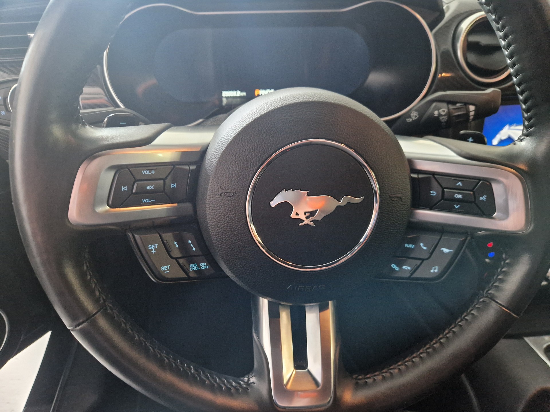 FORD Mustang Fastback 5.0 V8 GT Automat-image-10