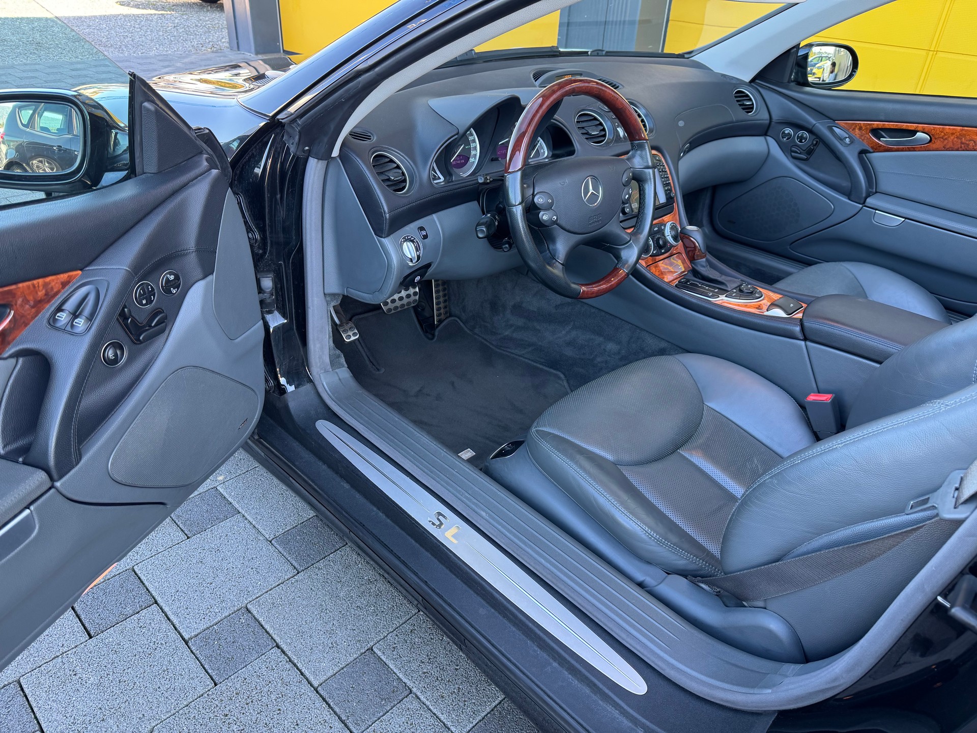 MERCEDES-BENZ SL 500 Automatic-image-13