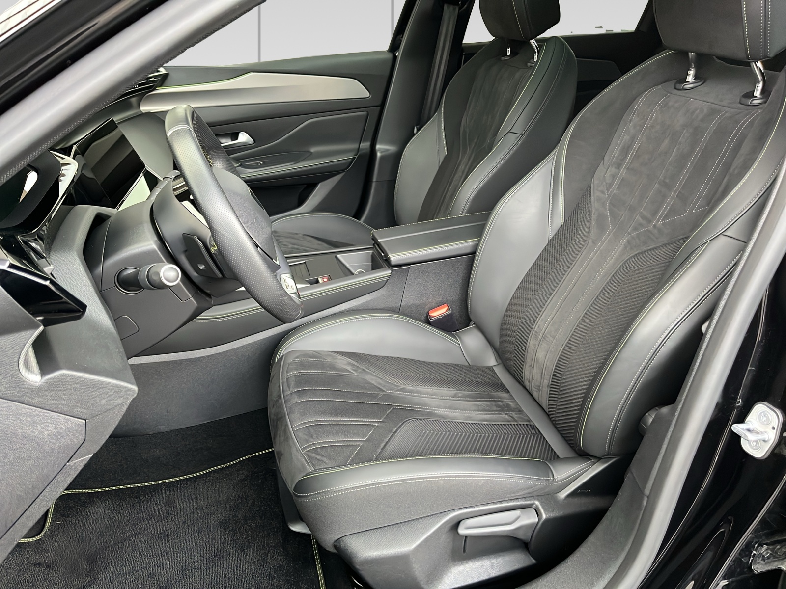 PEUGEOT 308 SW 1.2 Pure Tech GT EAT8-image-6