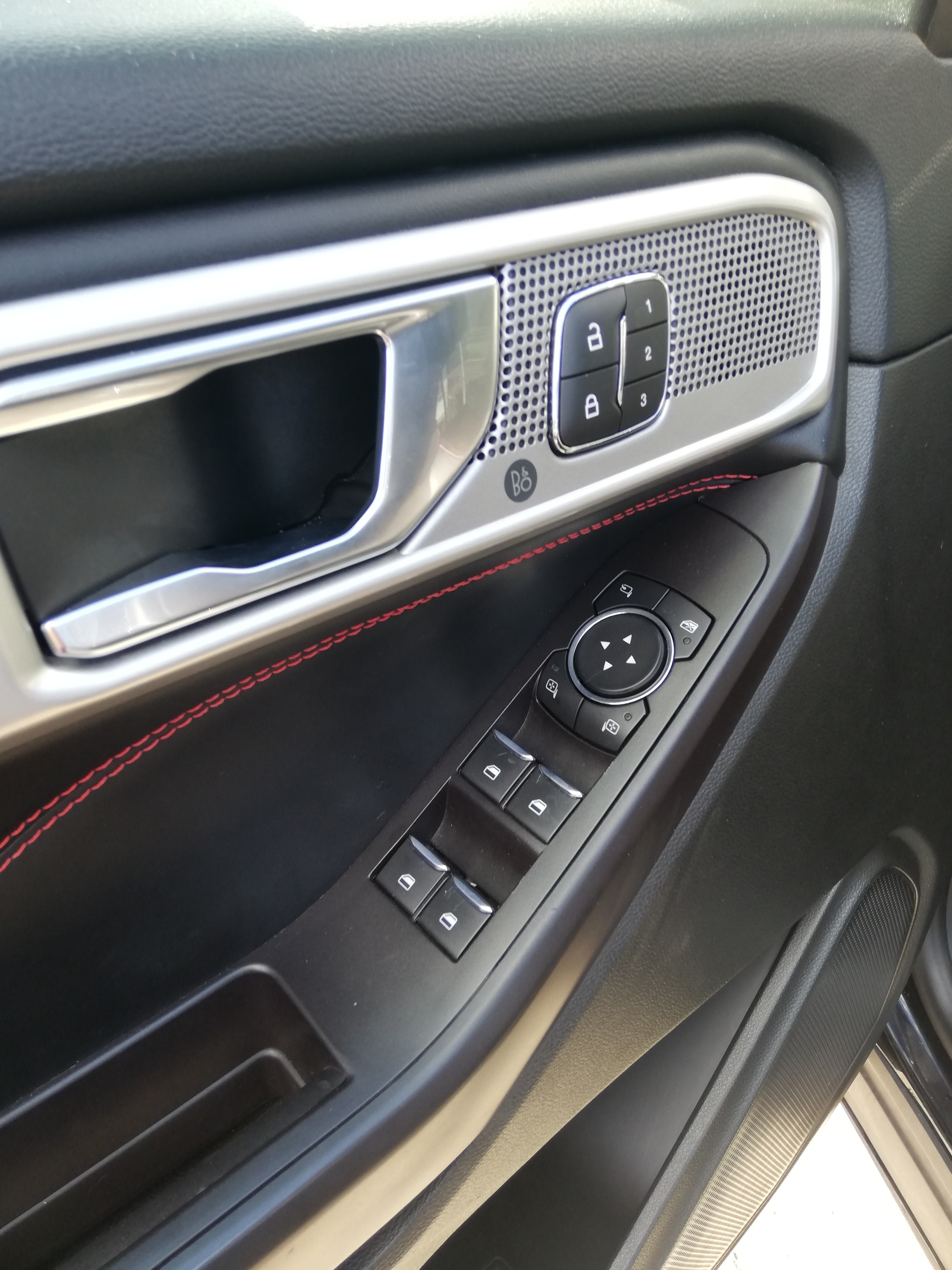 FORD Explorer (A) 3.0 V6 Plug-in Hybrid ST-Line-image-16
