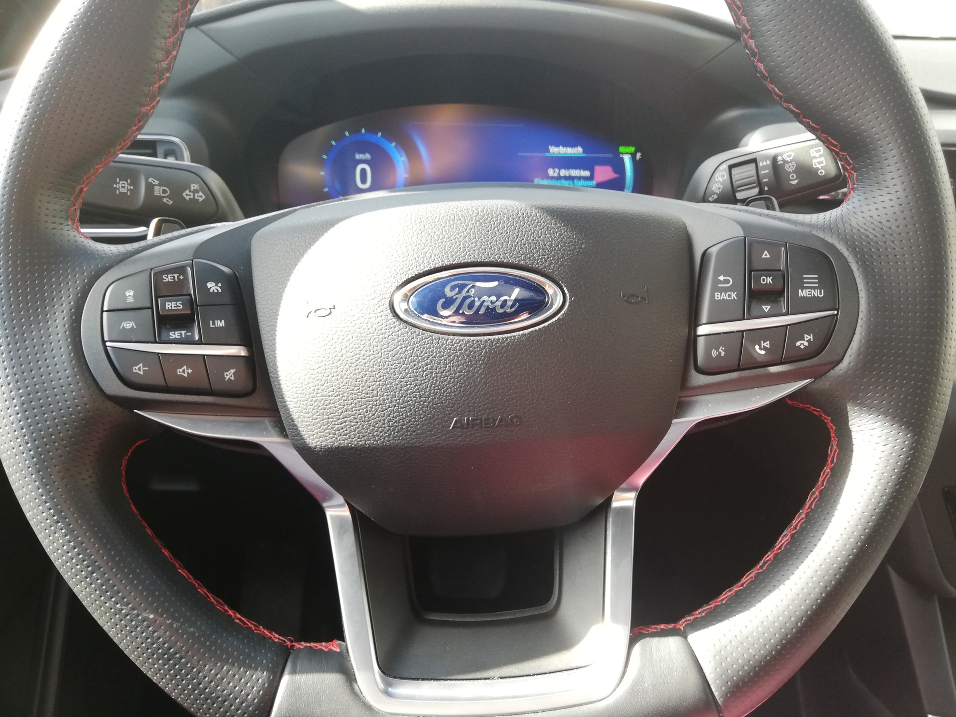 FORD Explorer (A) 3.0 V6 Plug-in Hybrid ST-Line-image-23
