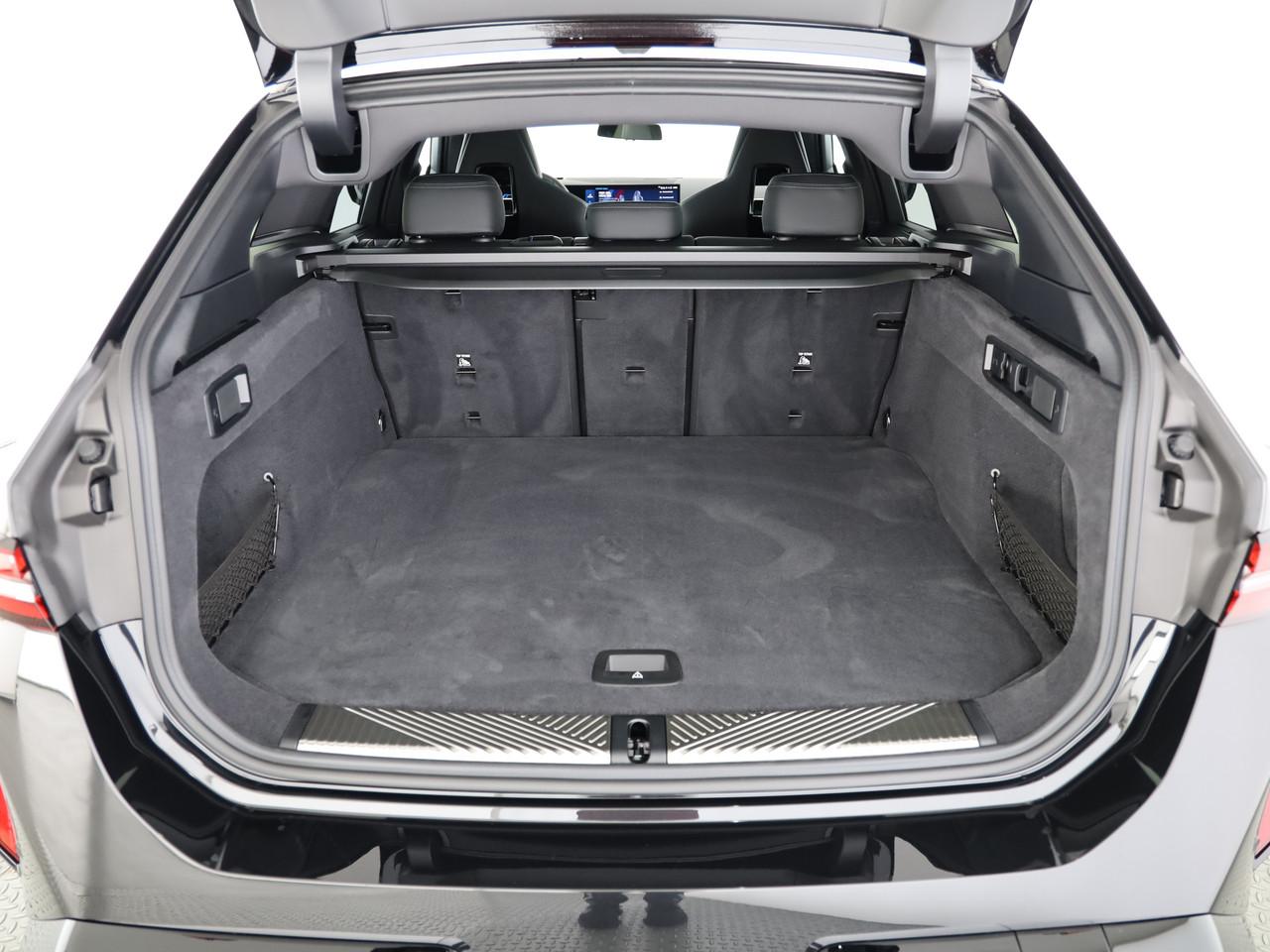 BMW M5 xDrive Touring-image-21