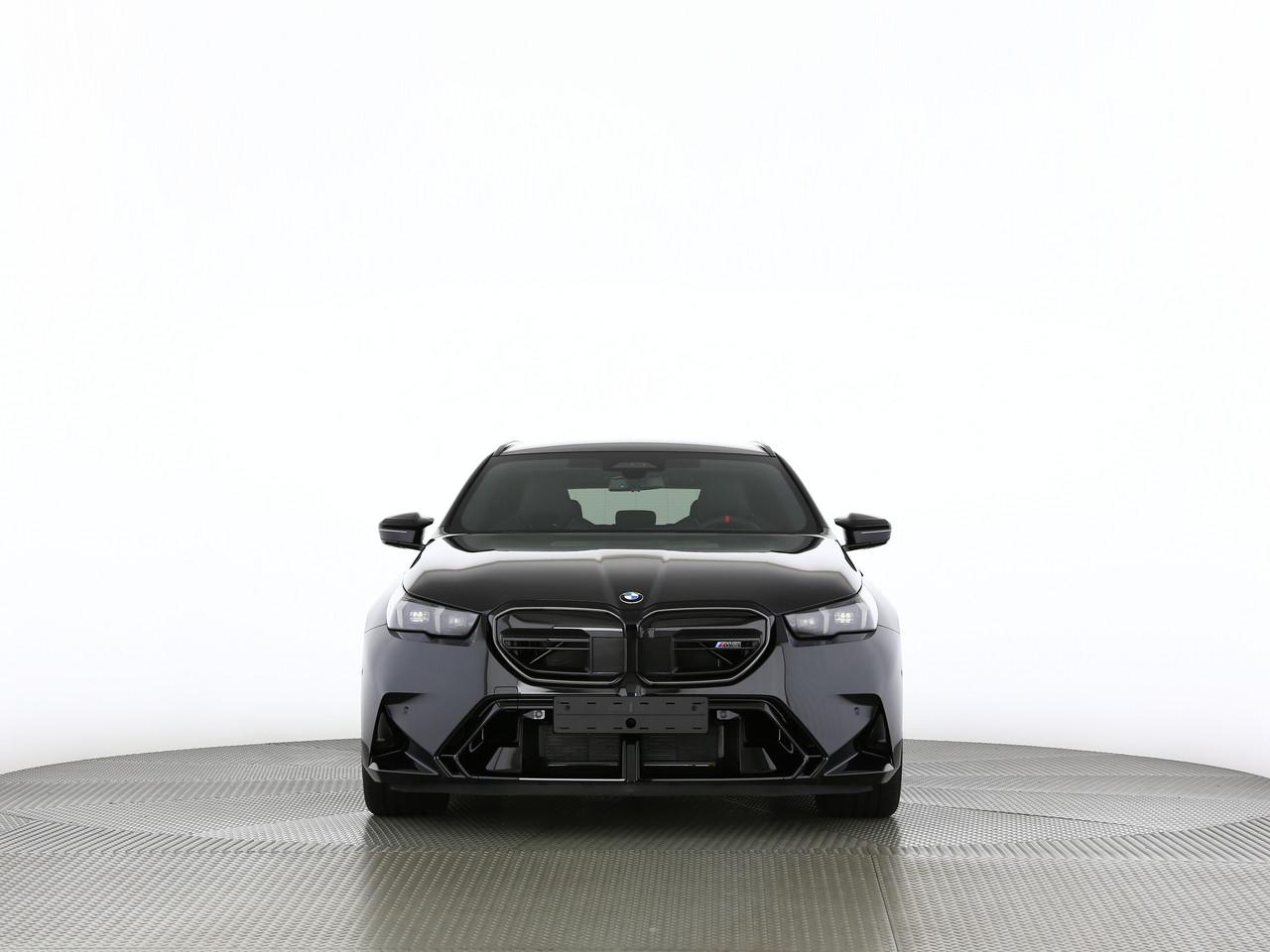 BMW M5 xDrive Touring-showroom-element-3