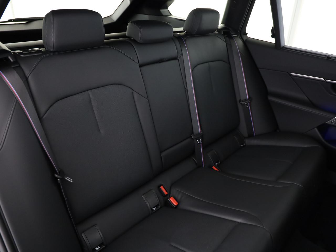 BMW M5 xDrive Touring-image-13