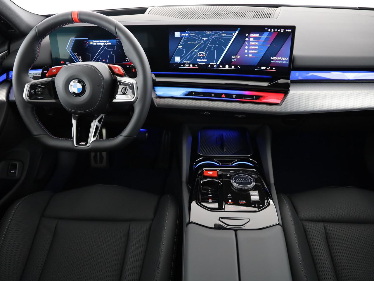 BMW M5 xDrive Touring-image-5