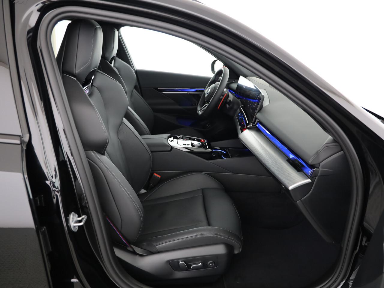 BMW M5 xDrive Touring-image-12