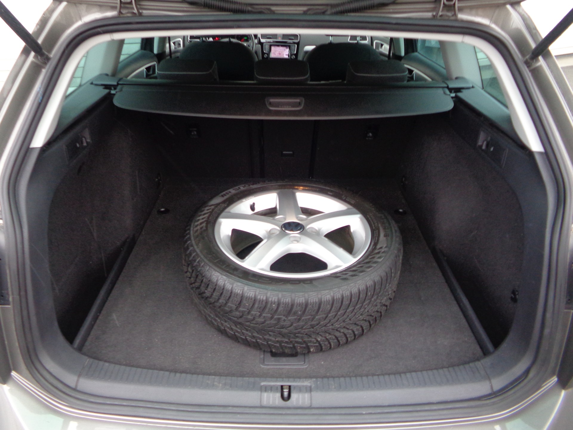 VW Golf Variant 1.4 TSI Cup DSG-image-15