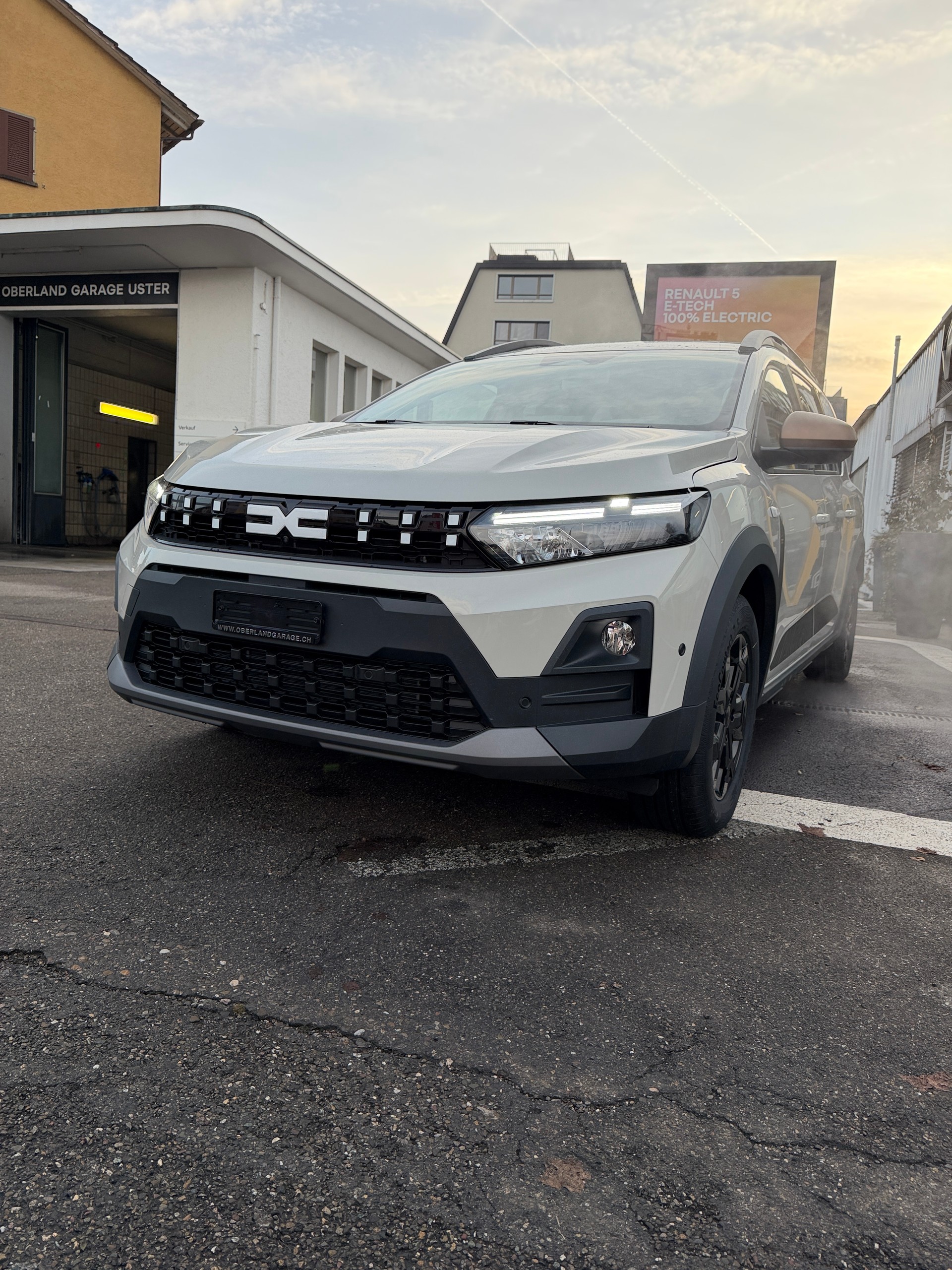 DACIA Jogger HEV 155 Extreme-showroom-element-2