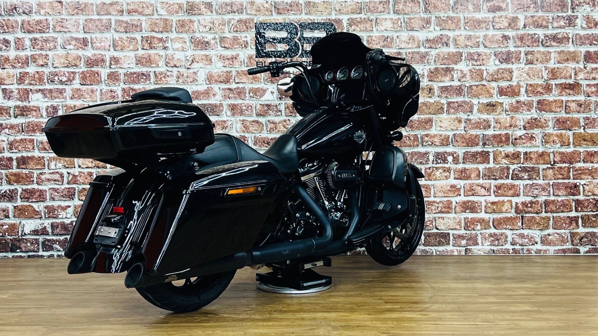 HARLEY-DAVIDSON FLHXS Street Glide Special Black Finish 114-showroom-element-2