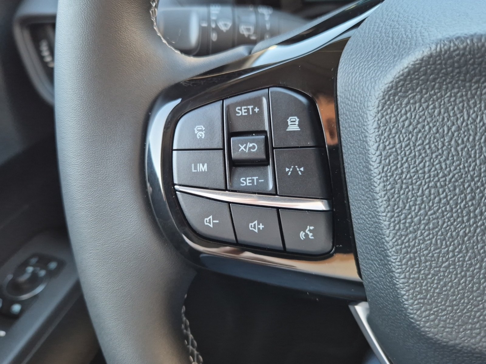 FORD E-Tourneo Courier Titanium-image-17