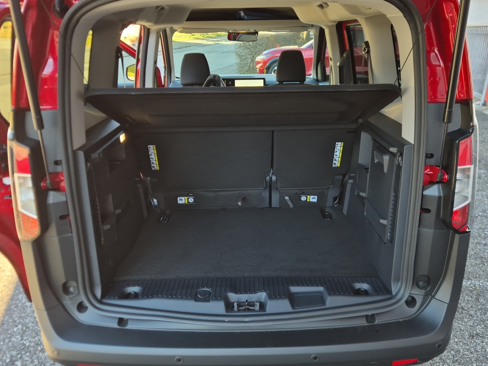 FORD E-Tourneo Courier Titanium-image-15