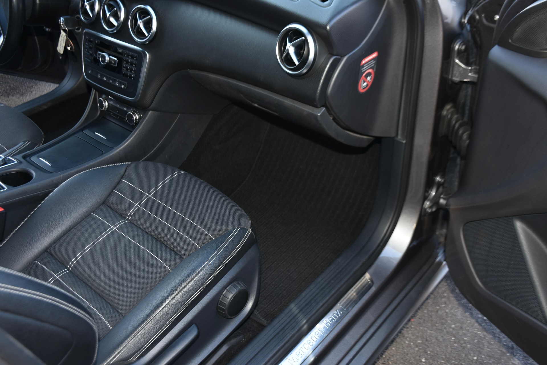 MERCEDES-BENZ A 180 Style 7G-DCT-image-6