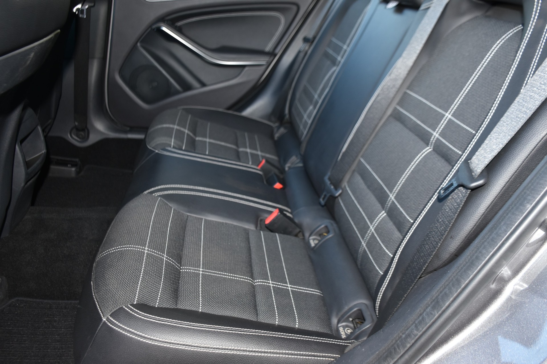 MERCEDES-BENZ A 180 Style 7G-DCT-image-5