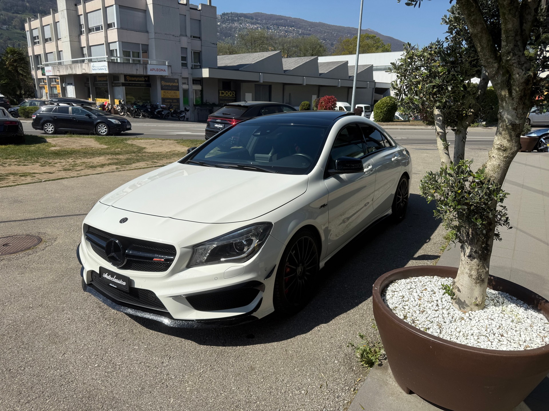 MERCEDES-BENZ CLA 45 AMG 4Matic Speedshift-image-5