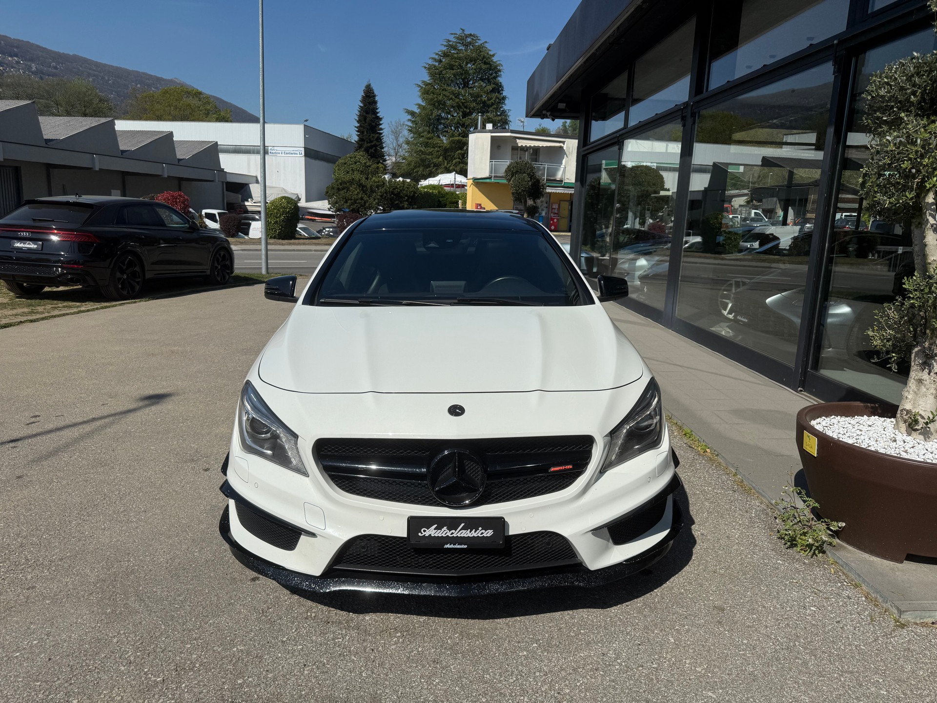 MERCEDES-BENZ CLA 45 AMG 4Matic Speedshift-showroom-element-1