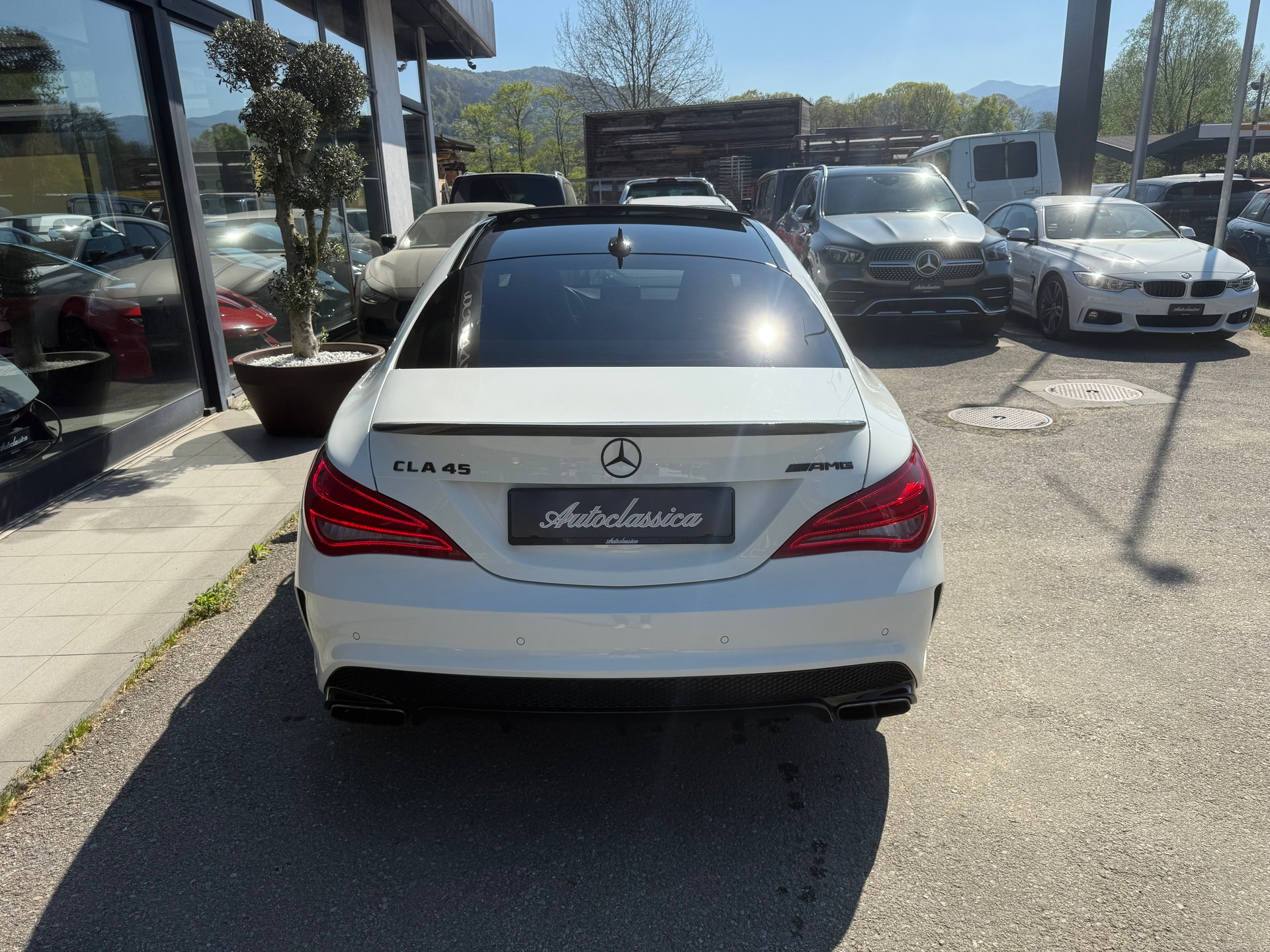MERCEDES-BENZ CLA 45 AMG 4Matic Speedshift-showroom-element-2