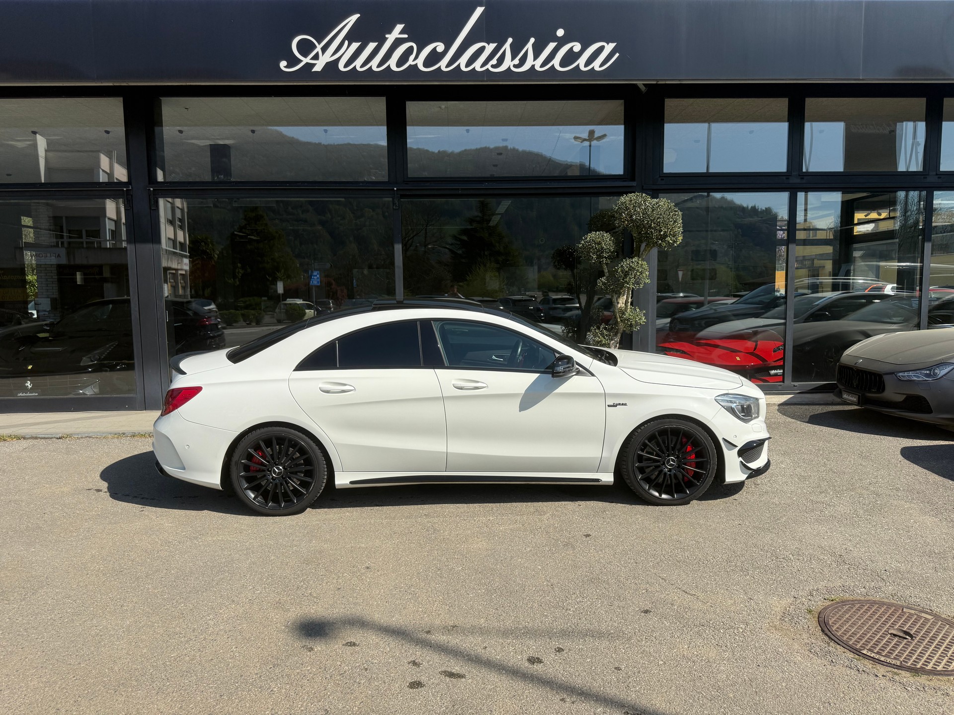 MERCEDES-BENZ CLA 45 AMG 4Matic Speedshift-showroom-element-3