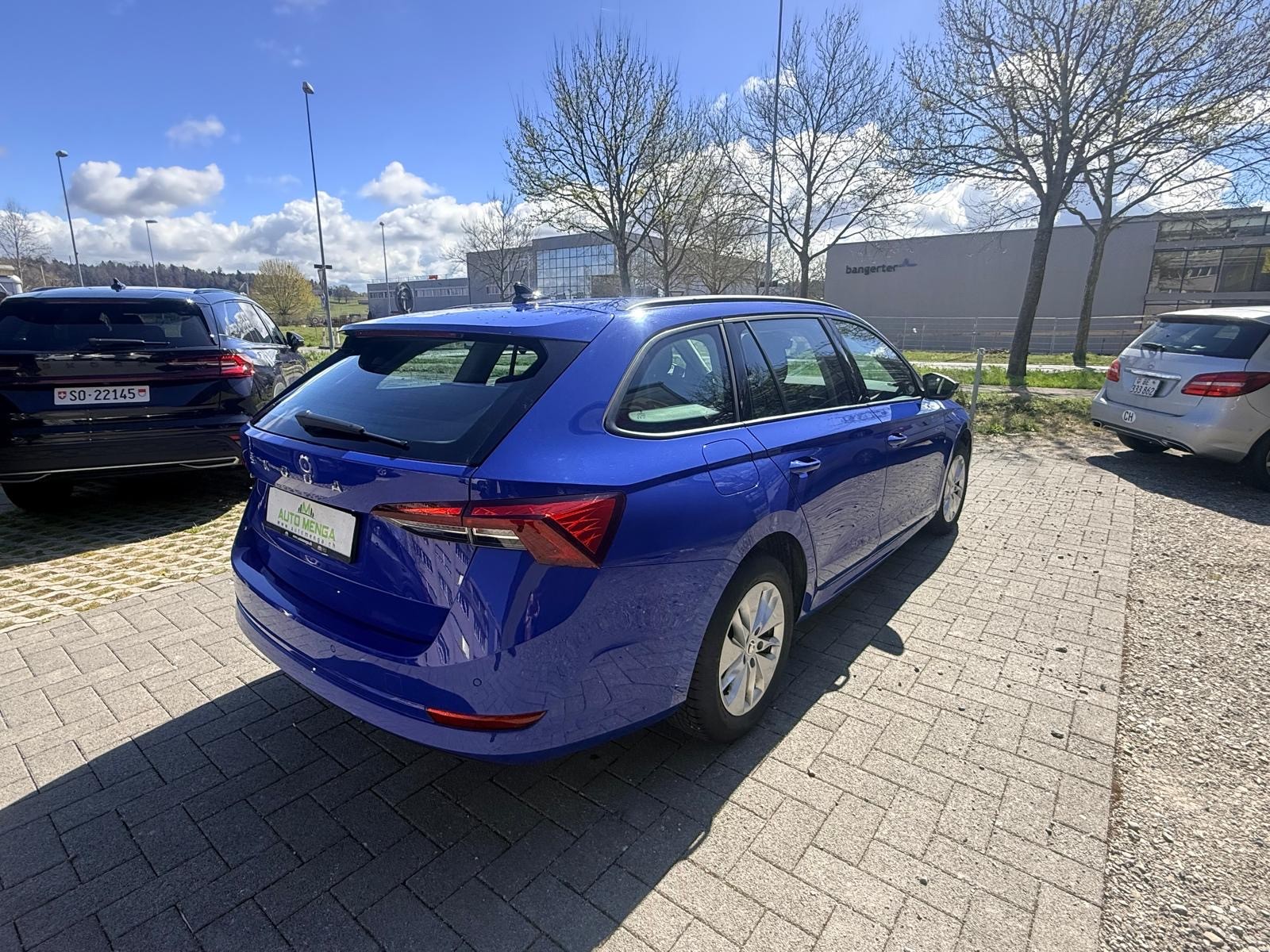 SKODA Octavia Combi 2.0 TDI DSG Ambition-image-4