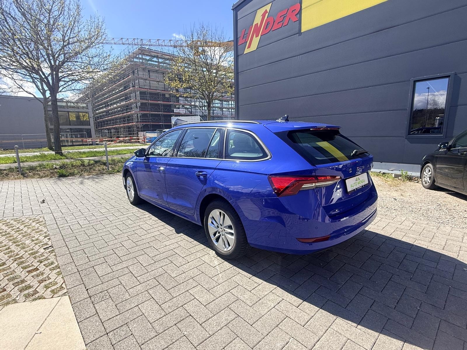 SKODA Octavia Combi 2.0 TDI DSG Ambition-image-6