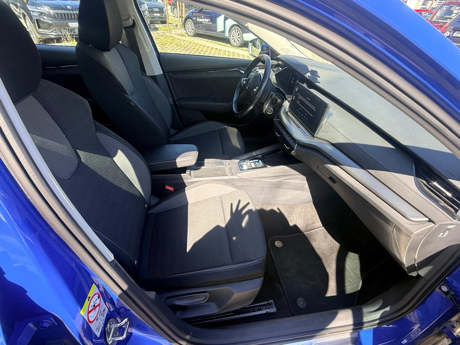 SKODA Octavia Combi 2.0 TDI DSG Ambition-image-9