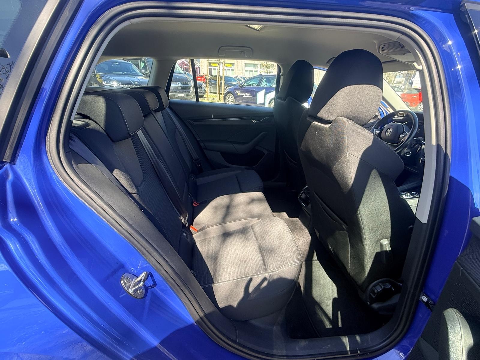 SKODA Octavia Combi 2.0 TDI DSG Ambition-image-10