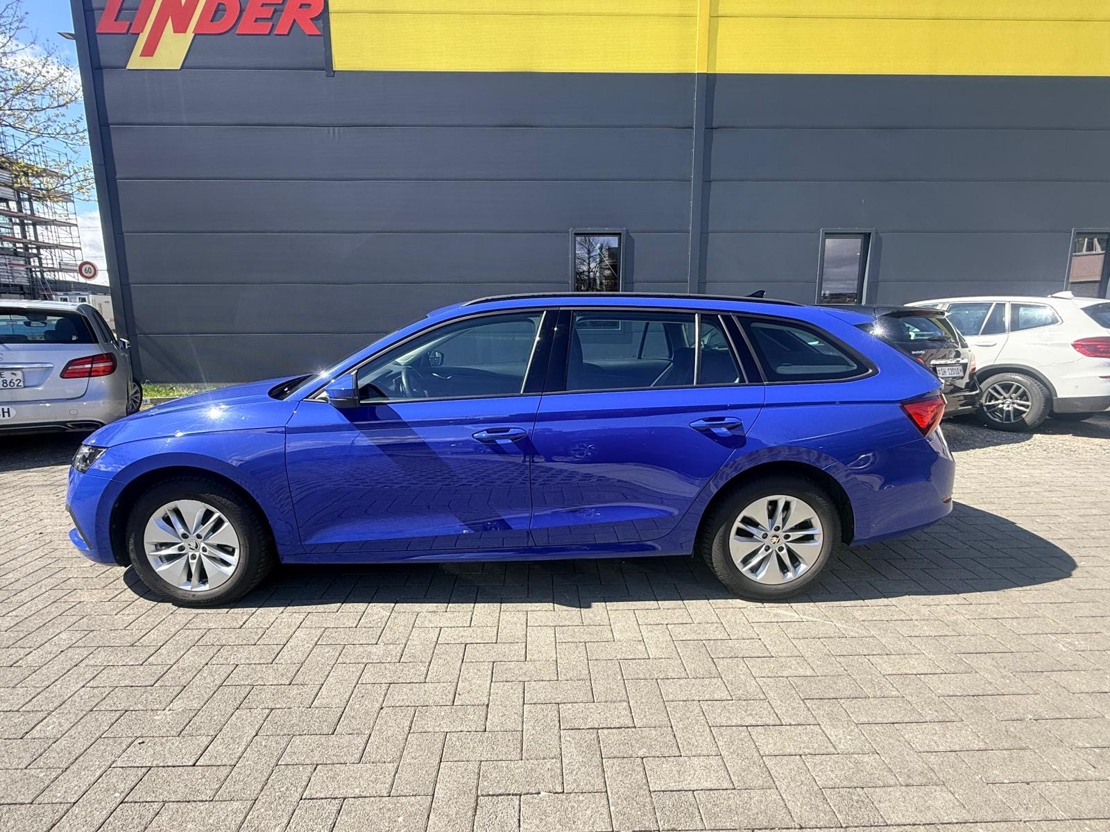 SKODA Octavia Combi 2.0 TDI DSG Ambition-image-7