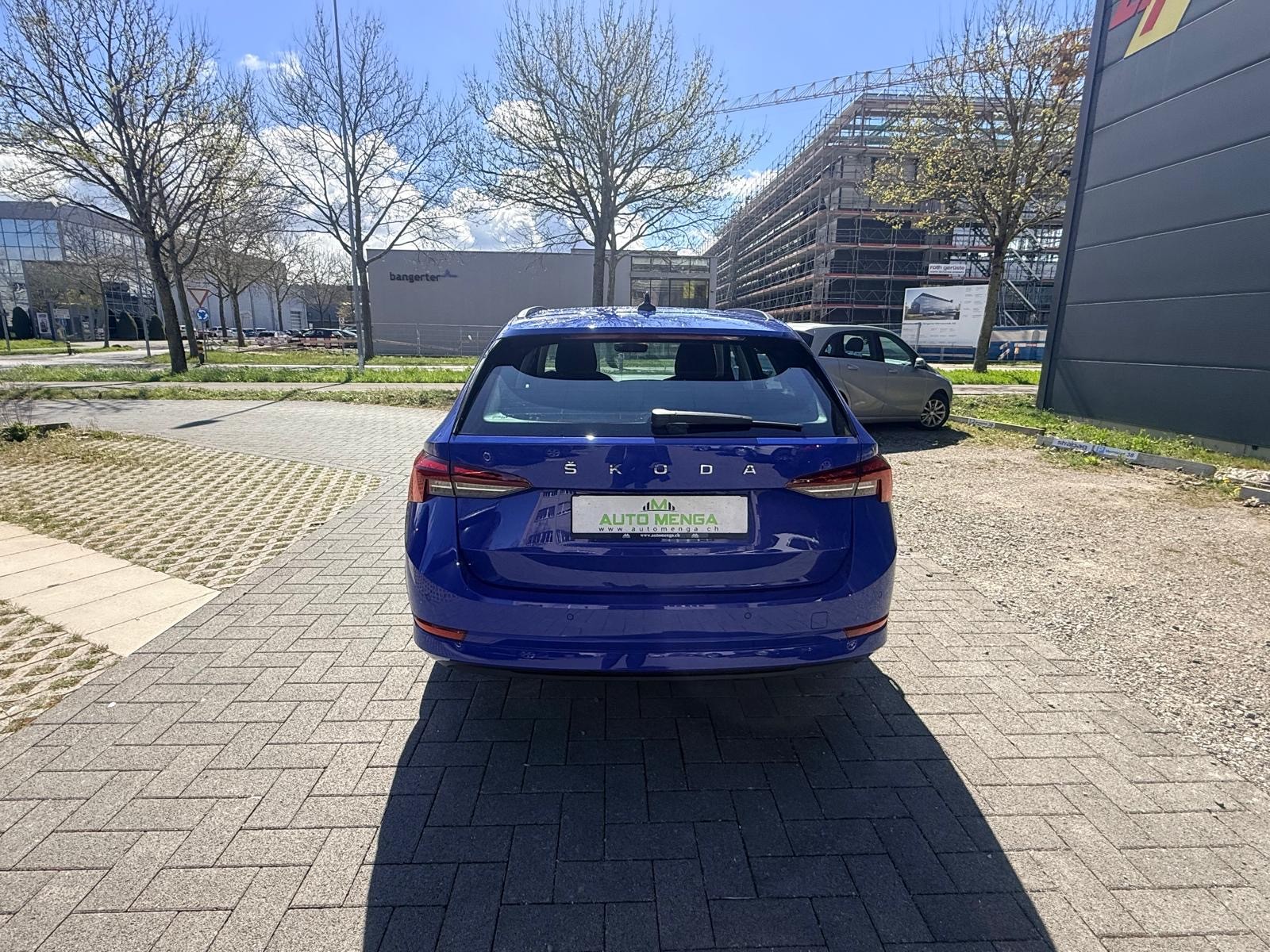 SKODA Octavia Combi 2.0 TDI DSG Ambition-image-5