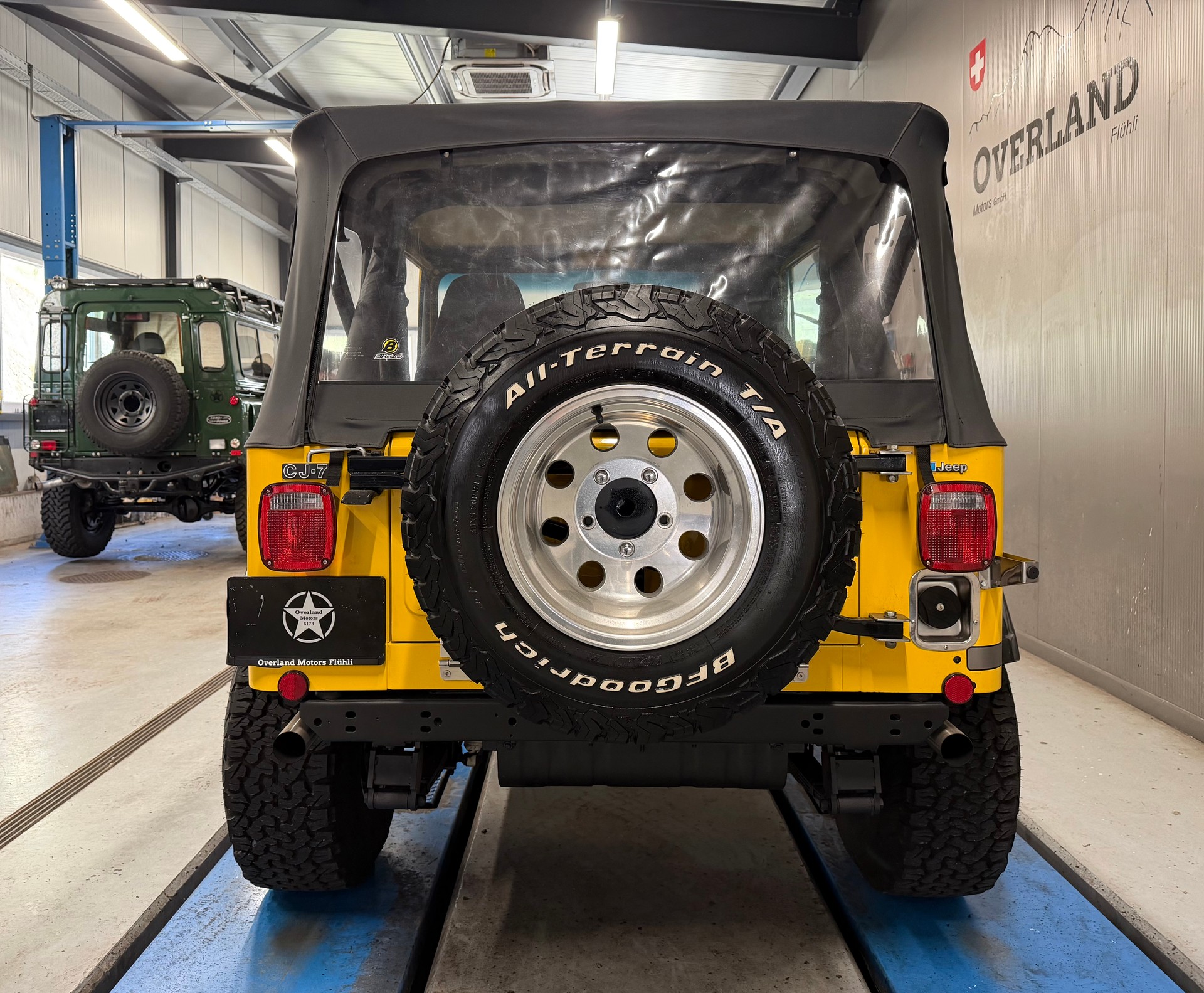 JEEP V8-showroom-element-3