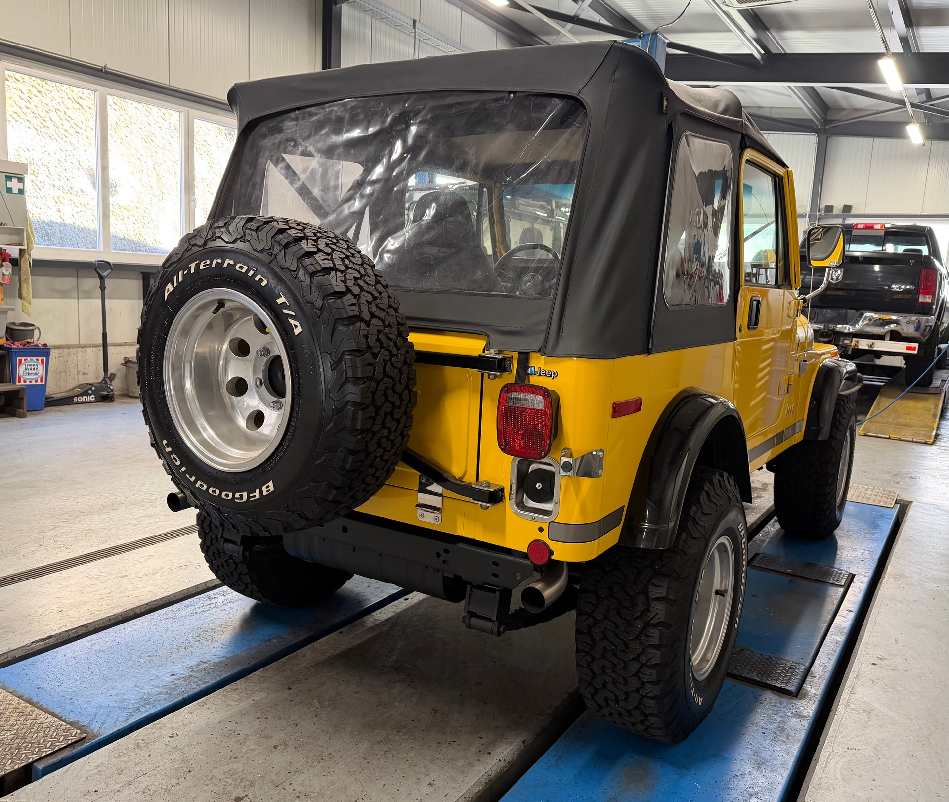 JEEP V8-image-4