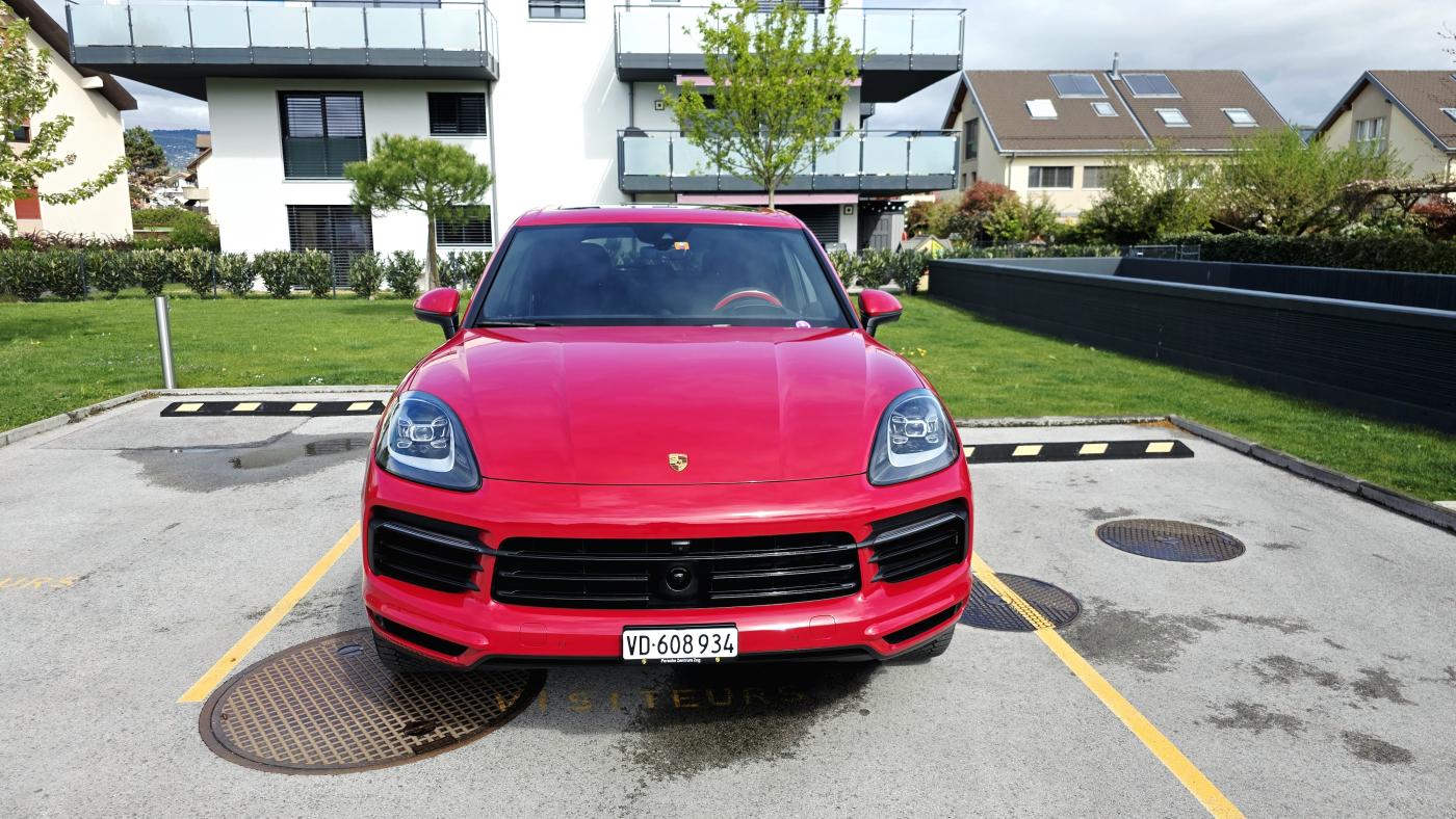 PORSCHE Cayenne E-Hybrid-showroom-element-1