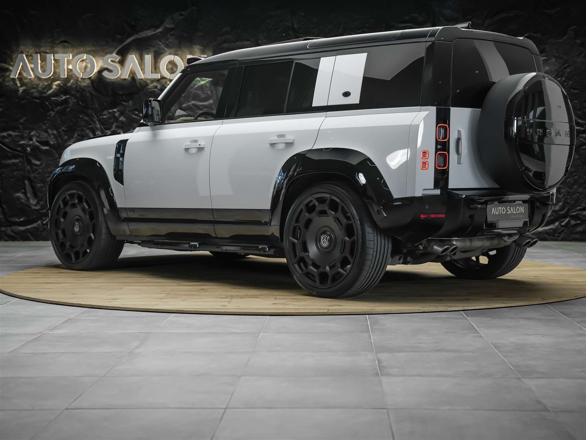LAND ROVER Defender 110 5.0 V8 SC *URBAN*24" Felgen*AHK*-showroom-element-3