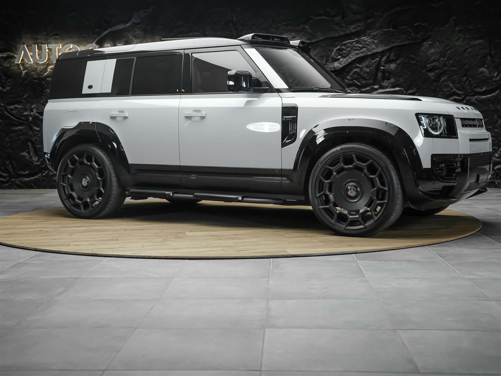 LAND ROVER Defender 110 5.0 V8 SC *URBAN*24" Felgen*AHK*-image-6