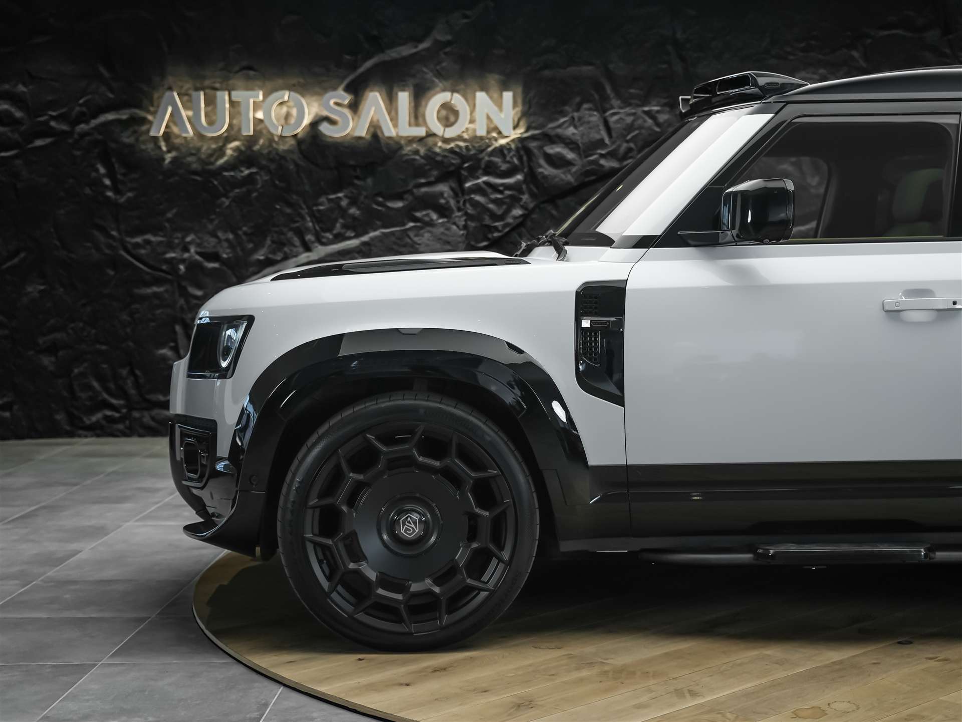 LAND ROVER Defender 110 5.0 V8 SC *URBAN*24" Felgen*AHK*-image-16