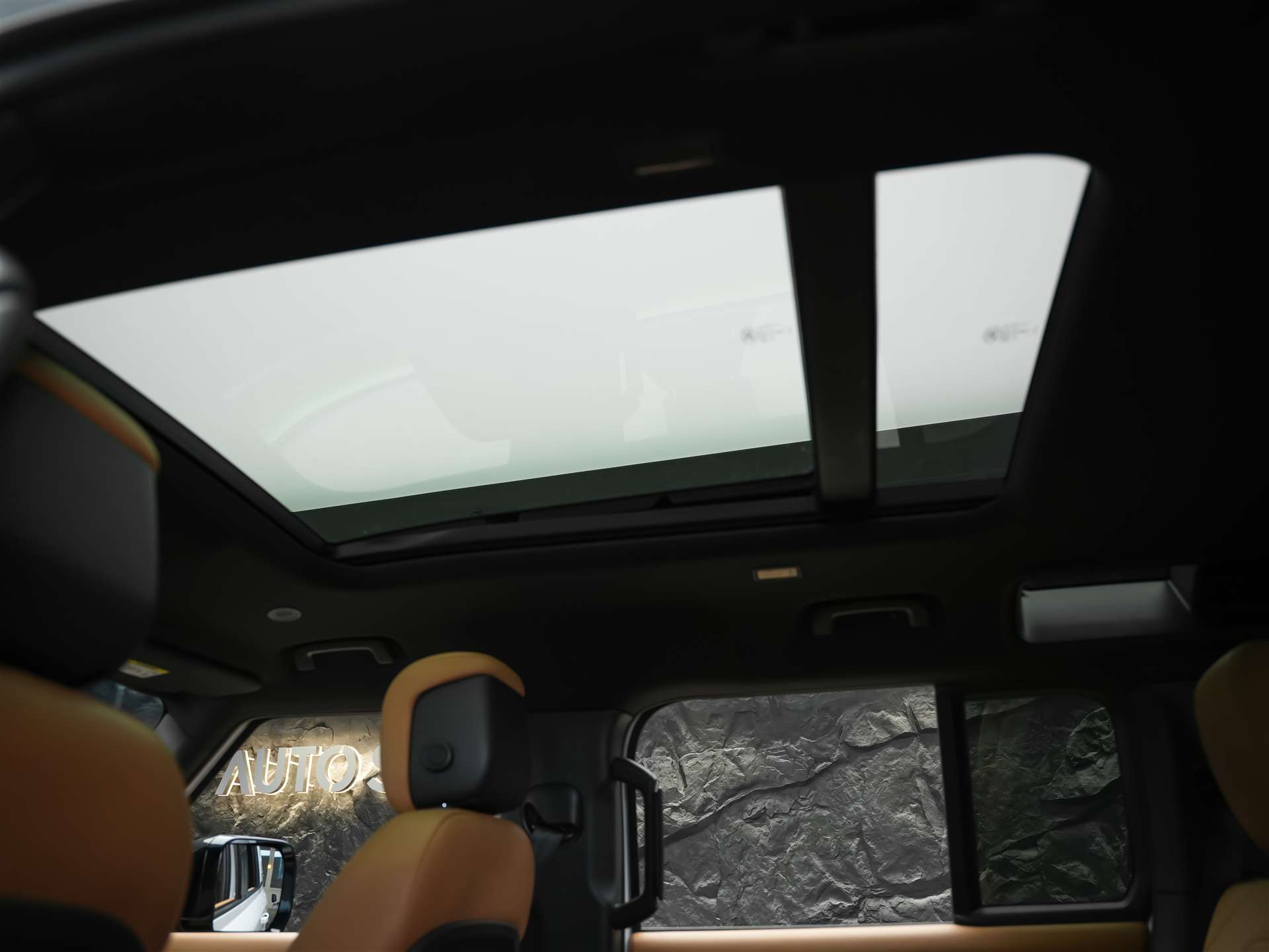 LAND ROVER Defender 110 5.0 V8 SC *URBAN*24" Felgen*AHK*-image-11